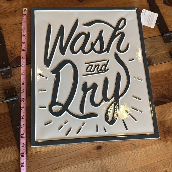 Gray and White 'Wash and Dry' Wall Sign - Picture 4 of 7